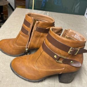 Women’s size 10 dollhouse brown boots with 2 inch heel